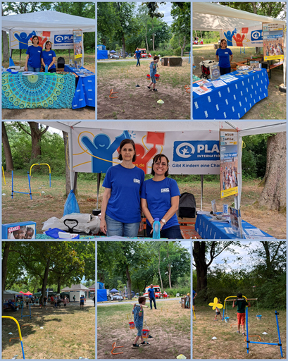 Eine Collage zeigt zwei Frauen an einem Stand von PLAY International bei einer Freiluftveranstaltung mit Infoständen, spielenden Kindern und Festdekorationen in einer Parkkulisse.